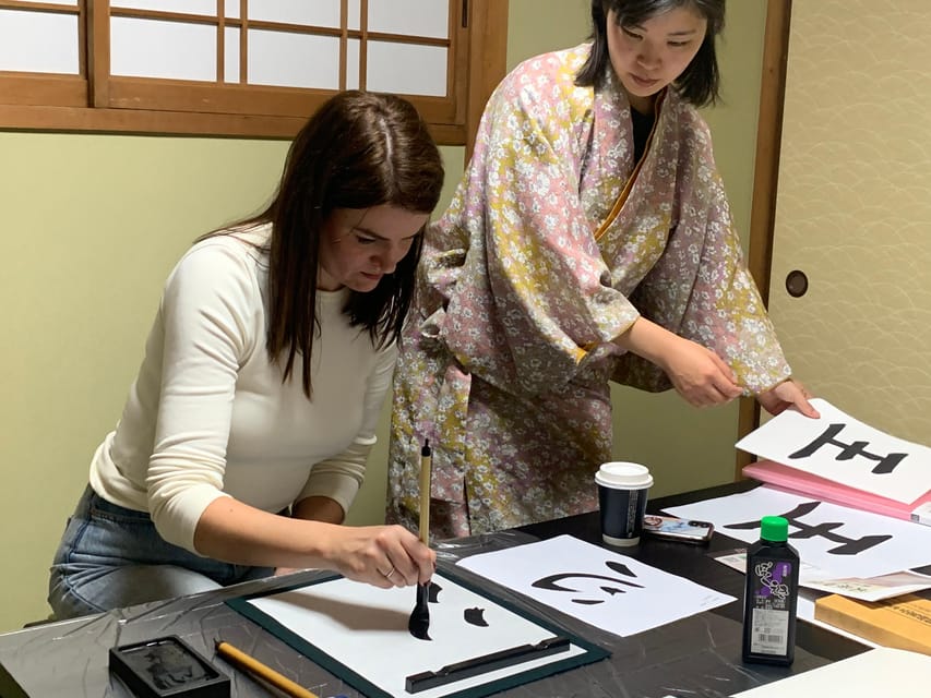 Kyoto Ninenzaka : Japanese Calligraphy Class in Townhouse - Beginner instruction that does not assume Japanese ability