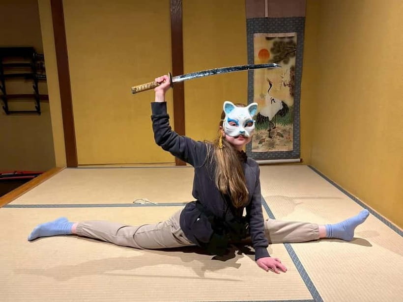 Kyoto: Ninja Experience Cafe Kyoto Gion - Entering the sixth-floor ninja cafe in Gion