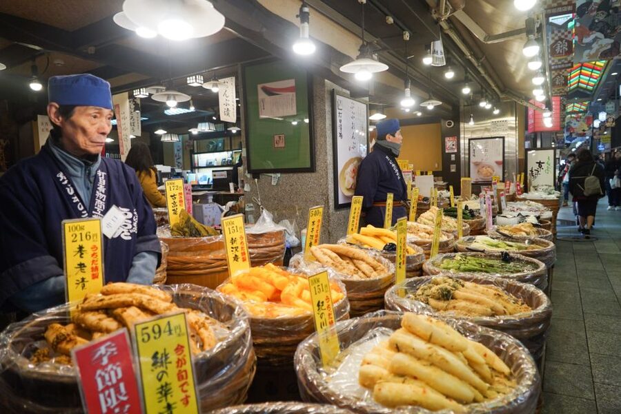 Kyoto: Nishiki Market Brunch Walking Tour-7 Tastings+Brunch - The guides are a major part of the experience