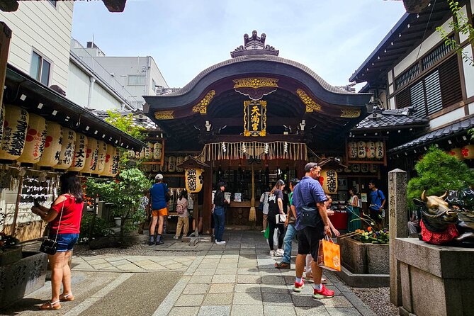 Kyoto Nishiki Market & Depachika: 2-hours Food Tour with a Local - Starting at Daimaru’s underground food hall