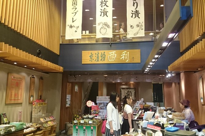 Kyoto Nishiki Market Food and Culture Walking Tour - Shinkyogoku’s 20 minutes of shopping