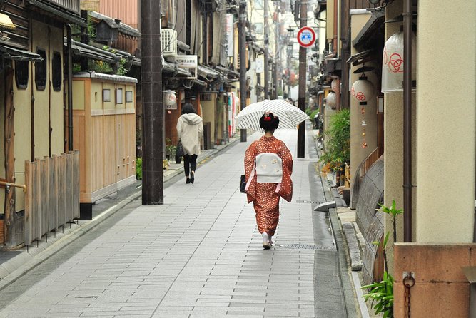 Kyoto Nishiki Market Food and Culture Walking Tour - Guides make the largest difference