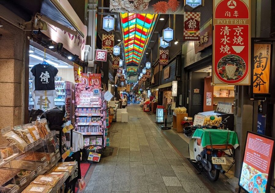 Kyoto: Nishiki Market Food Tour - Walking through roughly 10 market stops