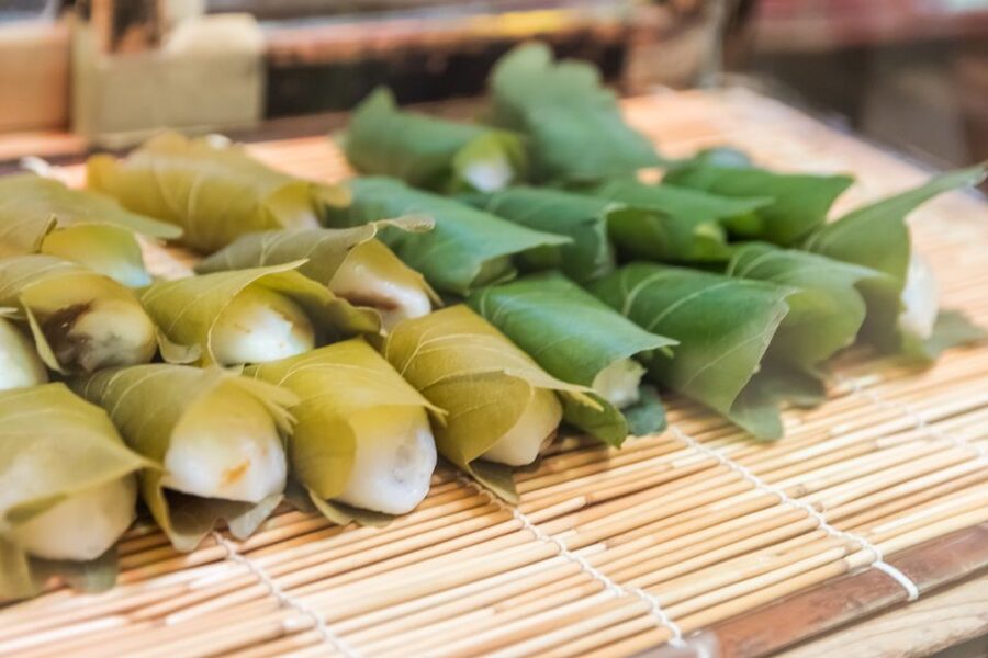 Kyoto: Nishiki Market Food Tour - What the guide adds beyond the food