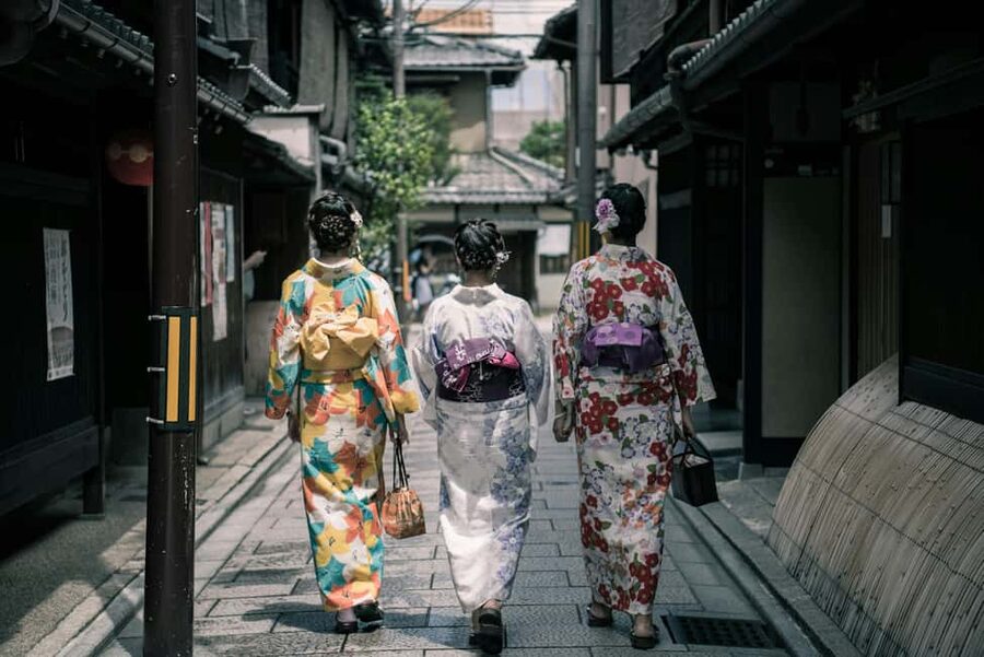 Kyoto/Osaka: Kyoto&Nara Customized Private Highlights Tour - Nishiki Market brings food into the schedule