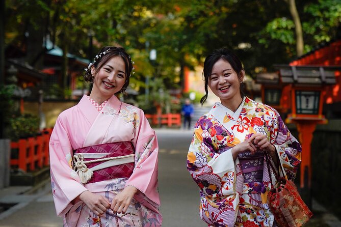Kyoto Portrait Tour with Kimono - Maruyama Park and its garden setting