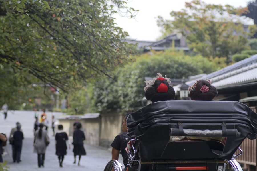 Kyoto: Private Rickshaw Tour of Gion and Higashiyama Area - The short ride: what 45 minutes can cover