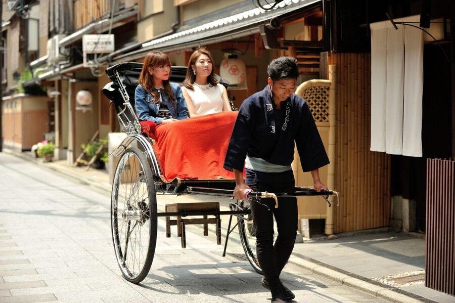 Kyoto: Private Rickshaw Tour of Gion and Higashiyama Area - Wooden townhouses and the old Kyoto streets
