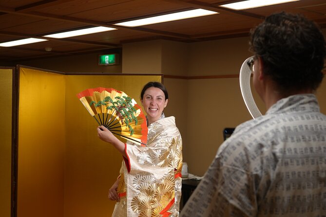 Kyoto Private Tea Ceremony at a Japanese Inns - Entering a private Kyoto ryokan after dark