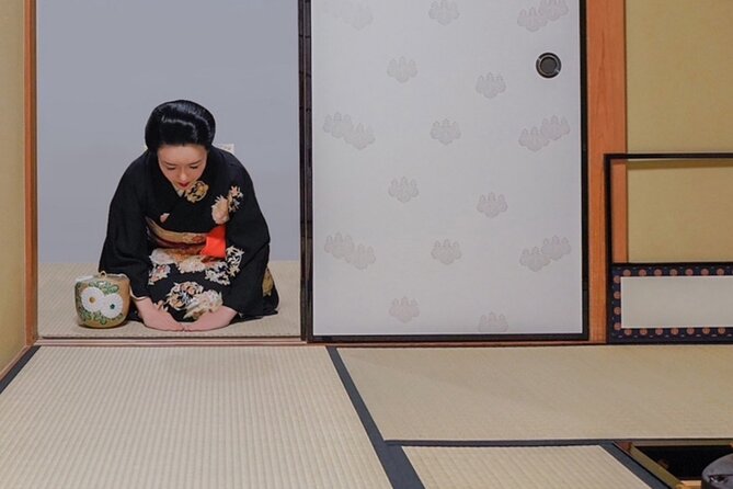 Kyoto: Quiet and Graceful Tea Ceremony - Tasting matcha with seasonal Japanese sweets