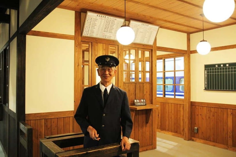 Kyoto Railway Museum Admission Ticket - The roundhouse and its slow, satisfying turntable
