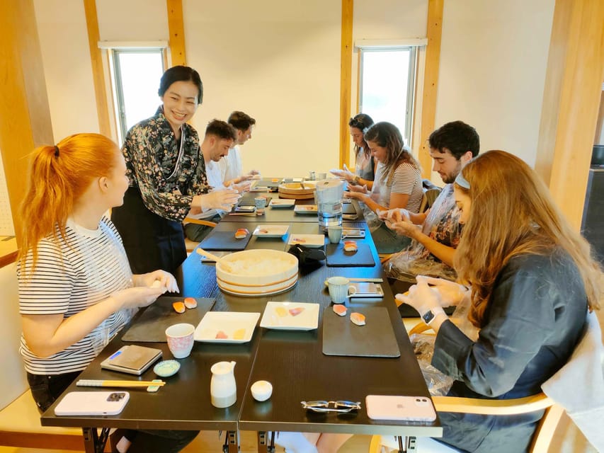 Kyoto: Small-Group Authentic Sushi Making Workshop - Eating the lunch you made yourself