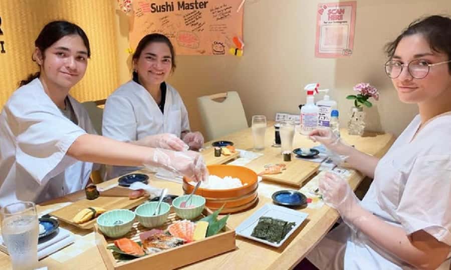Kyoto: Sushi Making Experience in Kawaramachi - English guidance keeps the class approachable