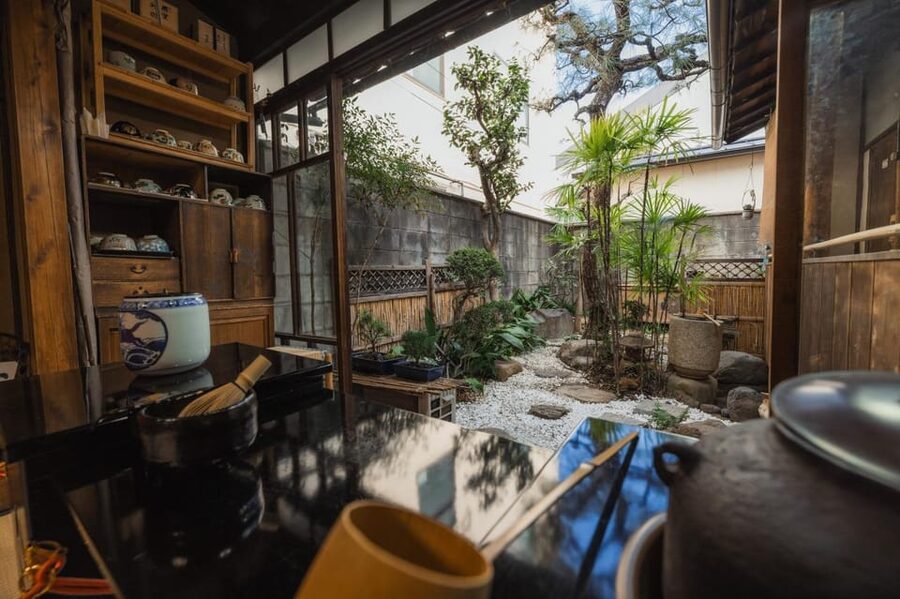 Kyoto: Table-Style Tea Ceremony at a Kyo-Machiya - Flower arranging and the spirit of hospitality