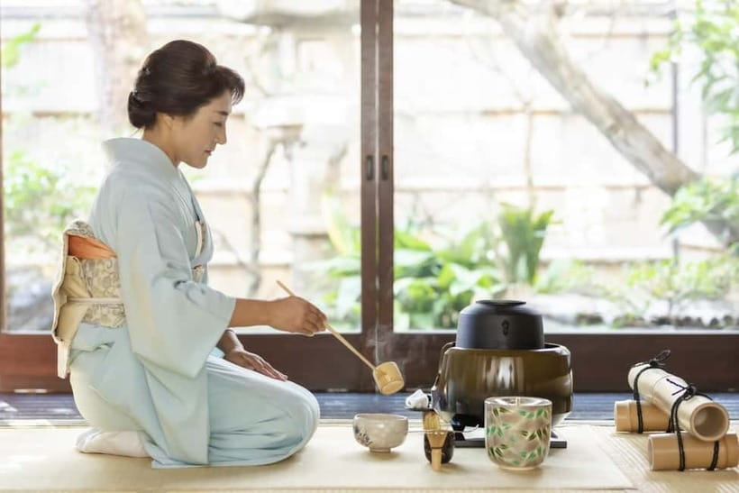 Kyoto: Tea Ceremony in 100-year-old Kyo-Machiya Townhouse - Picking up a kimono at Yumeyakata Gojo Shop