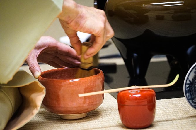 Kyoto Tea Ceremony & Kiyomizu-dera Temple Walking Tour - A colorful pause at Yasaka Koshindo