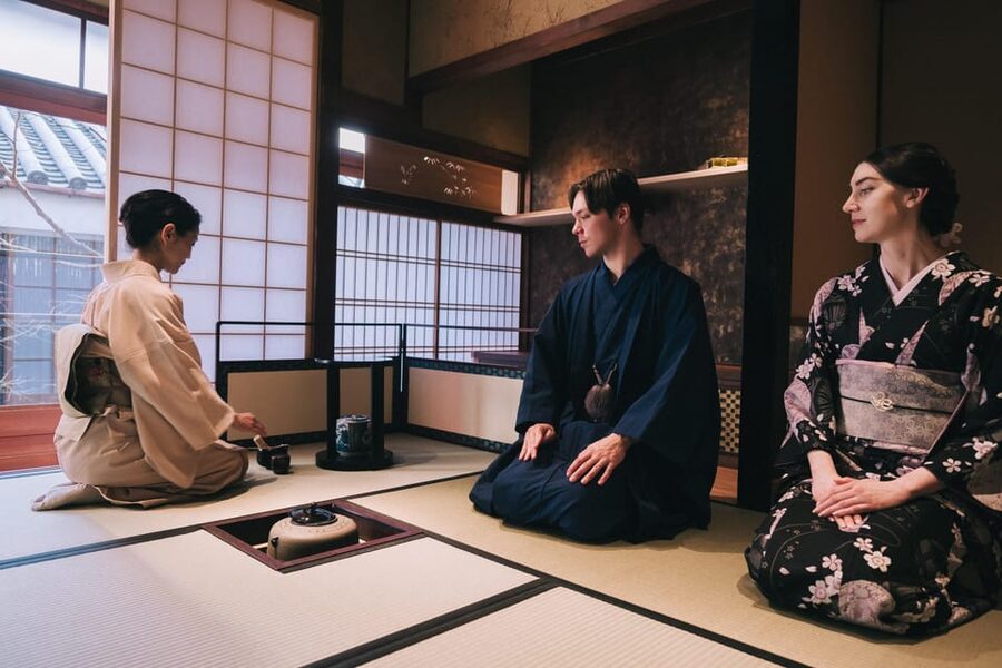 Kyoto: Tea Ceremony with Kimono and Photoshoot - Choosing the Nishiki Market or Gion location