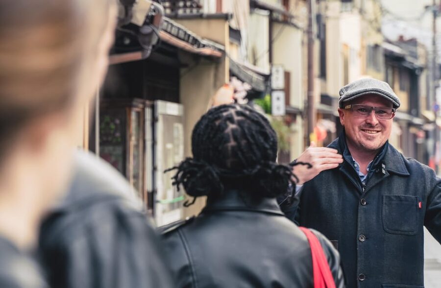 Kyoto: The Geisha Districts of Kyoto Walking Tour - Why the lounge introduction matters