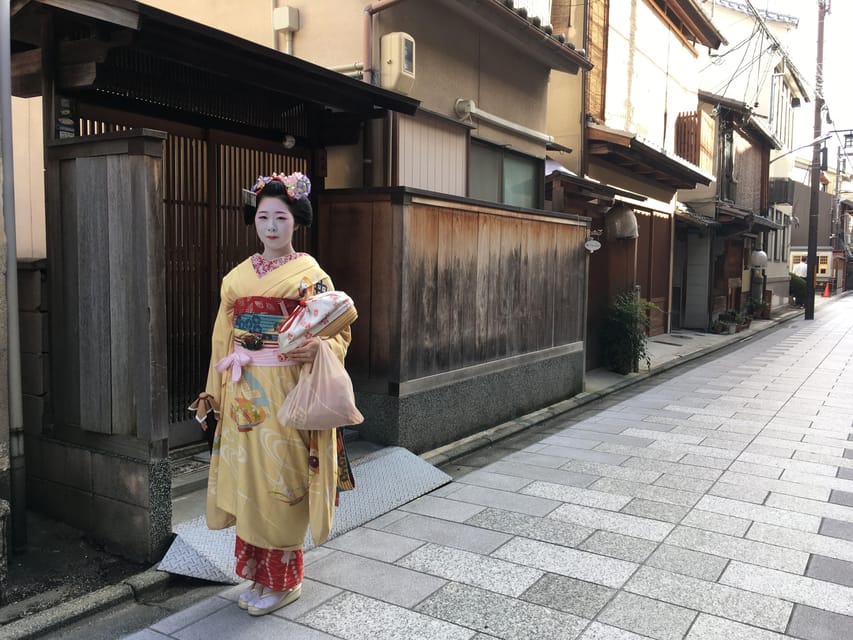 Kyoto: The Geisha Districts of Kyoto Walking Tour - Kenninji Temple and the shift from entertainment to religion