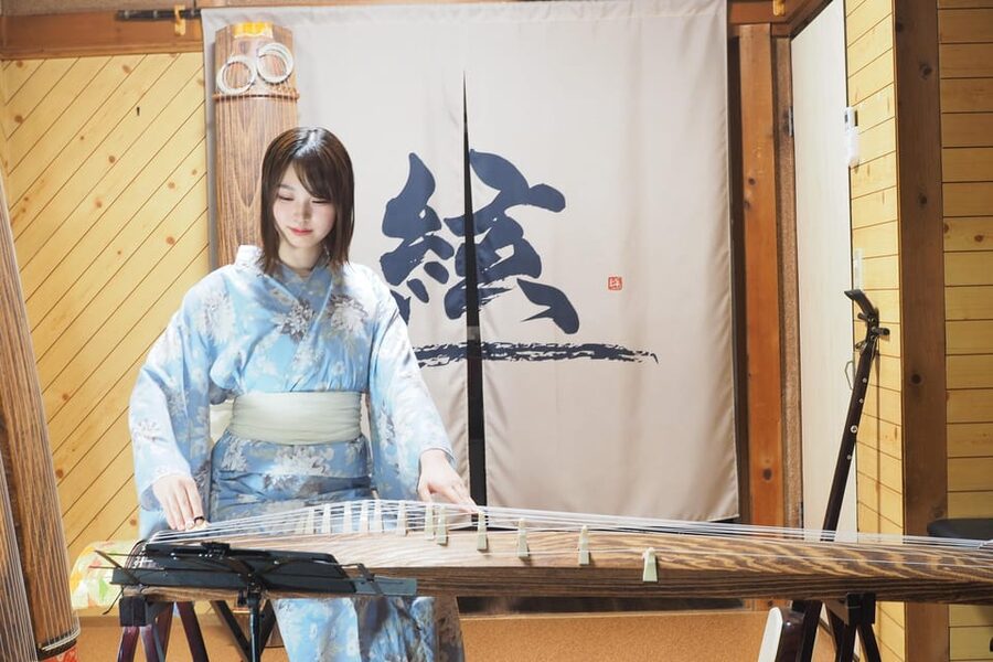 Kyoto: Traditional Concert at Townhouse or Bathhouse - The historic bathhouse hall: sound with more drama