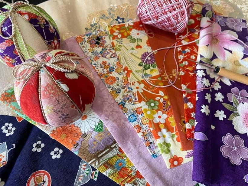 Kyoto: Traditional Kimono Fabric Handicrafts Workshop - Choosing fabric in a Kyoto antique boutique