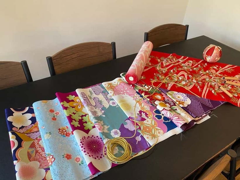 Kyoto: Traditional Kimono Fabric Handicrafts Workshop - How the two-hour Temari class works
