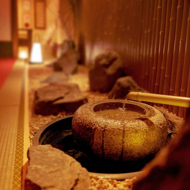 Kyoto: Wazuma Magic Show & Tea Ceremony - A rare art in a six-seat Gion tea room