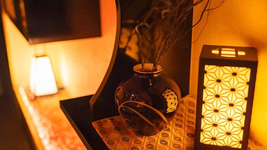 Kyoto: Wazuma Magic Show & Tea Ceremony - Who will enjoy this most