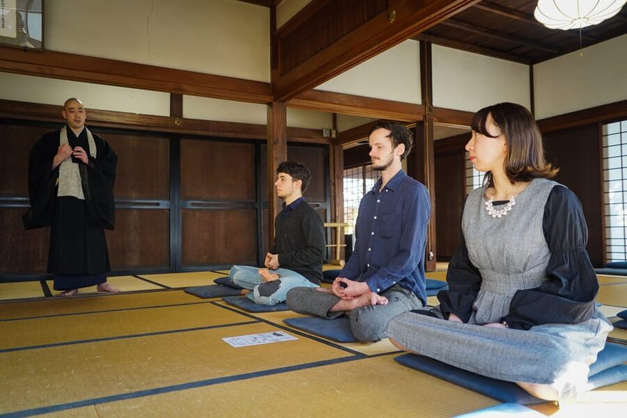 Kyoto: Zen Meditation and Garden Tour at a Temple with Lunch - Kōmyō-in and the first look at Zen gardens