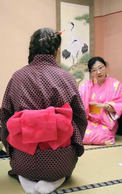 Learn Zen in a class of making Matcha tea near Osaka Castle - Matcha, manners, and the role of the host