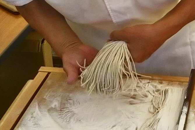 Matsumoto Castle Tour & Soba Noodle Experience - Group size and guide style