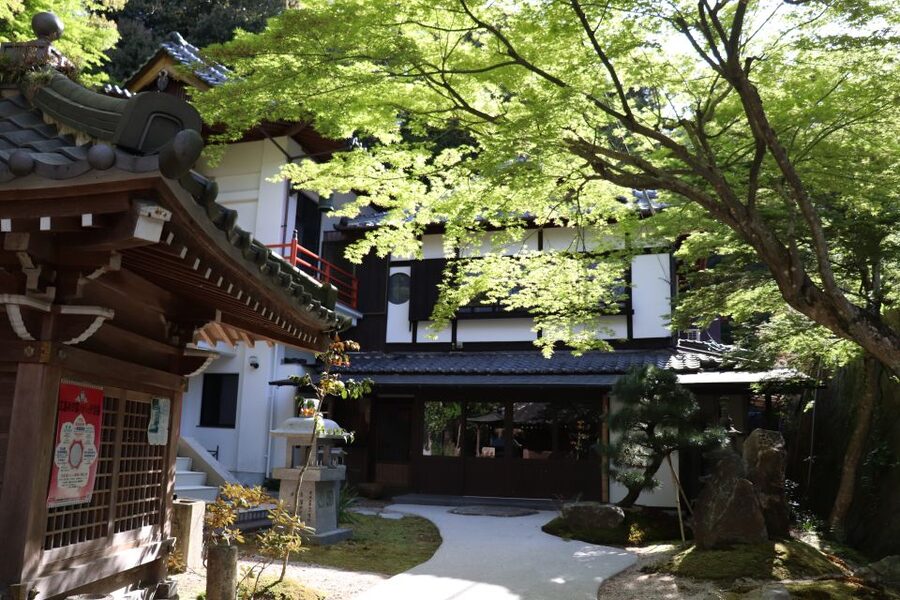 Miyajima: Cultural Experience in Zen Temple - Amulet making with kimono fabric and a personal wish