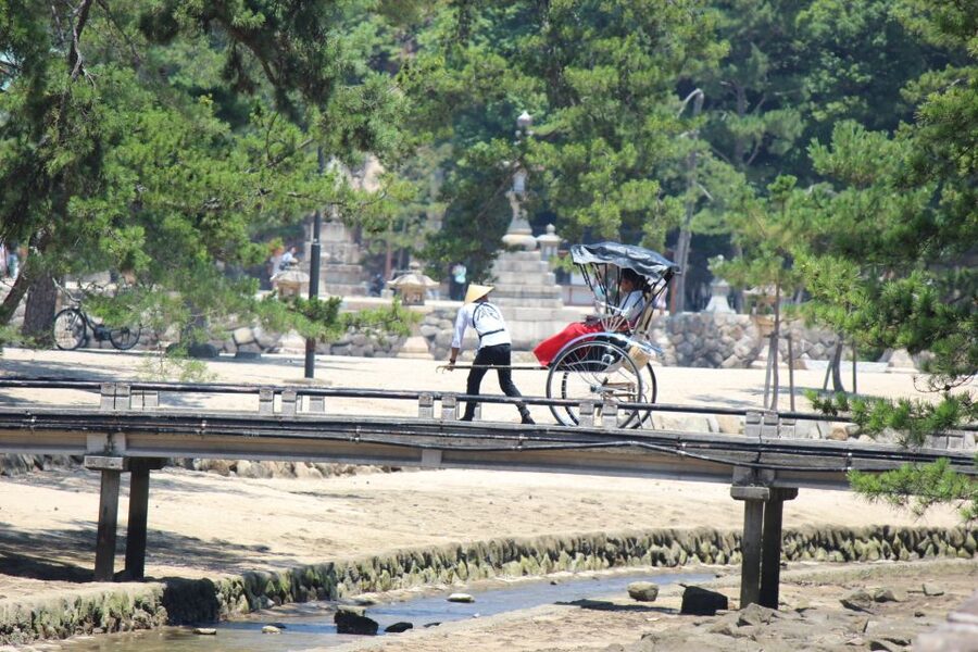 Miyajima: Private Rickshaw Tour to Itsukushima Shrine - The waterfront and Itsukushima Shrine’s famous gate