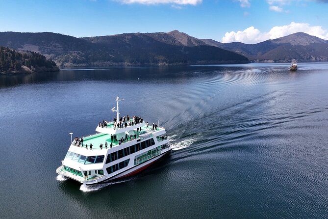 Mt Fuji & Hakone Cruise, Drum Show Bus 1 Day from Tokyo Sta. Area - A short Sorakaze cruise on Lake Ashi