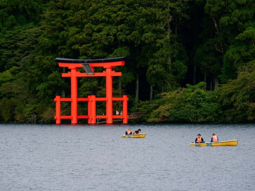 Mt Fuji Hakone/Enoshima Tour:Optional Ropeway/Lake Ashi Boat - Sailing Lake Ashi on the Hakone Pirate Ship
