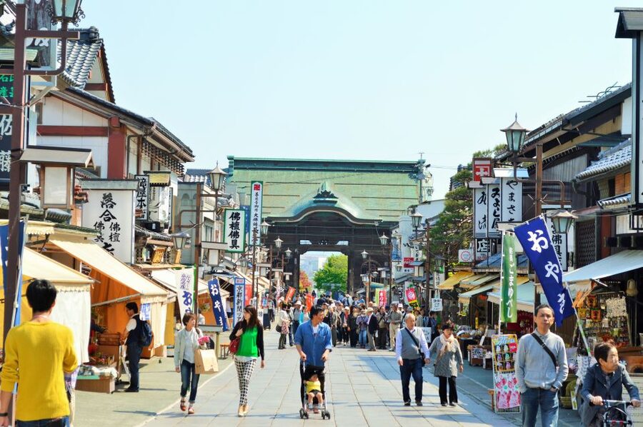 Nagano: Snow Monkeys, Zenkoji Temple & Sake Day Trip - Walking the forest trail to Jigokudani