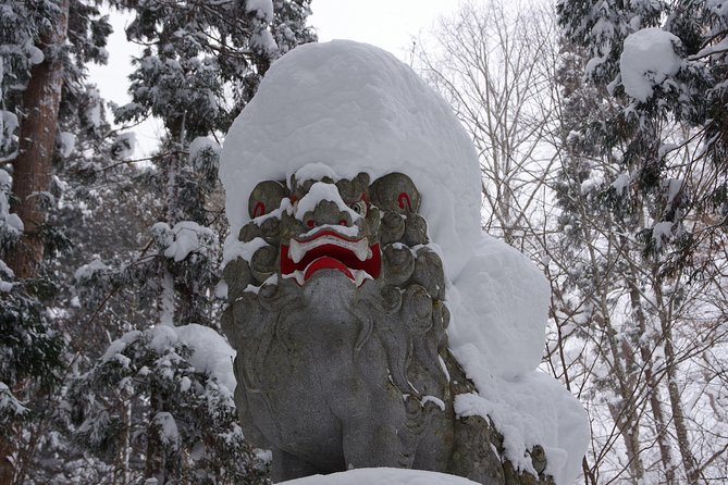 Nagano Snowshoe Hiking Tour - Into the beech forest and toward a giant tree