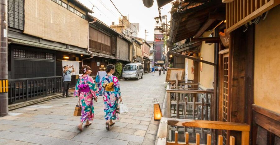 Night Walk in Gion: Kyoto's Geisha District - Key points to know before you book