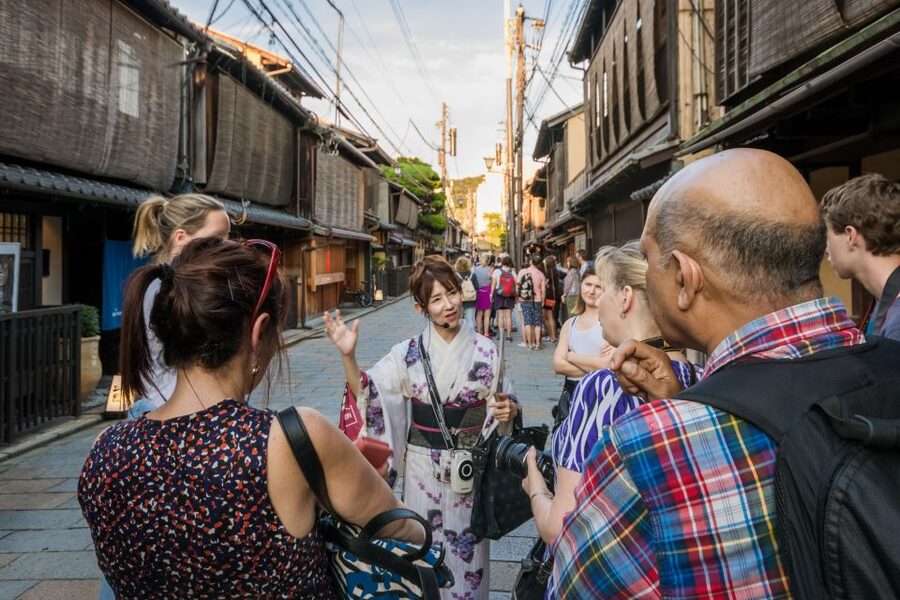 Night Walk in Gion: Kyoto's Geisha District - Who will enjoy this walk most