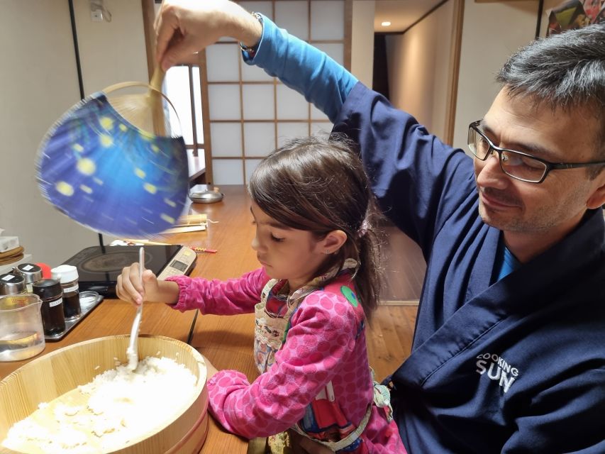 Nishiki Market Food Tour with Cooking Class - What you learn in the one-hour market walk