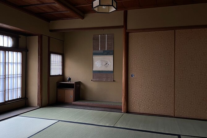 Oboro | Mindful Tea Ceremony in a 100-Year-Old Kyoto Teahouse - The hosts make the cultural explanation accessible