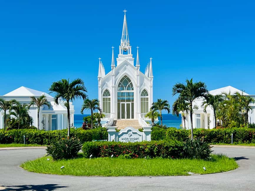 Okinawa Full Tour: Castle, Manza, Kouri, Aquarium & American - The Blue Cave and beach options