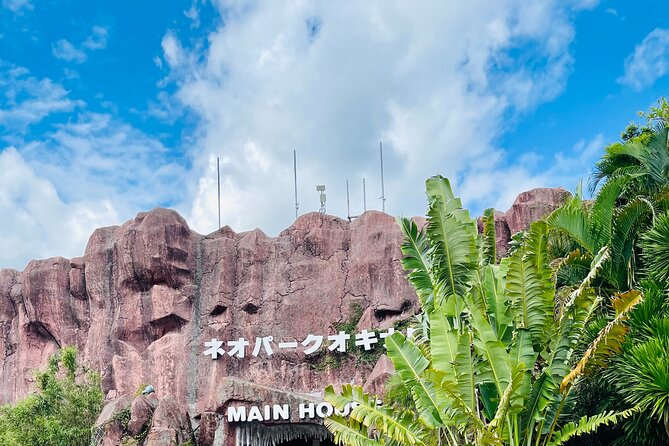 Okinawa HIP-HOP BUS B - 1 Course Tour (Okinawa Churaumi Aquarium) - American Village after the main sights