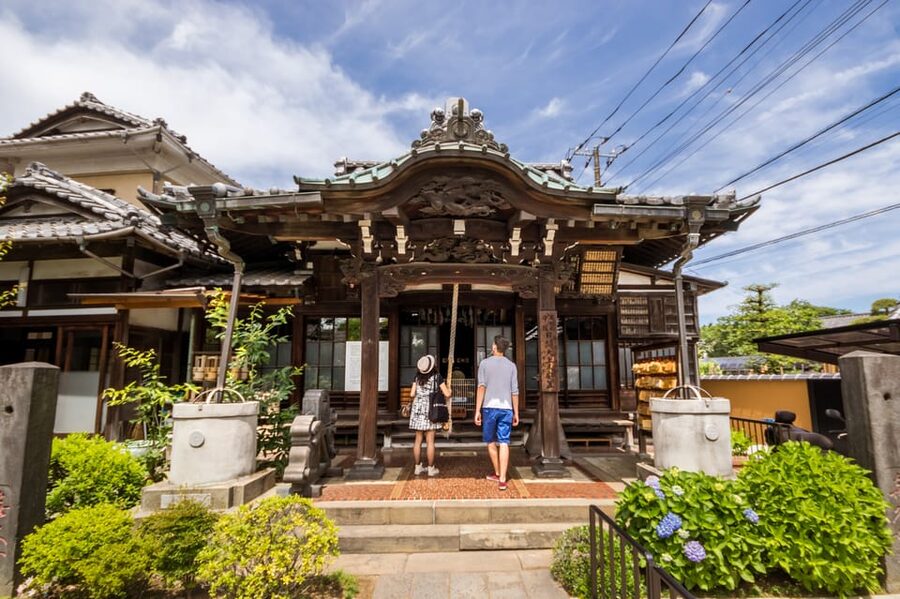 Old and Nostalgic Tokyo: Half-Day Yanaka Walking Tour - Starting at JR Nippori Station