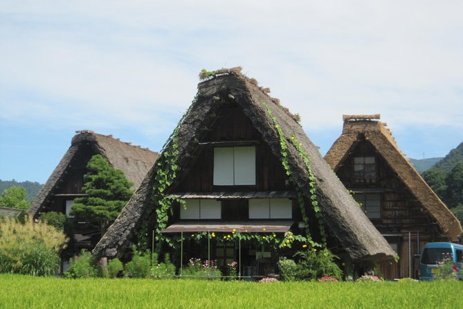 [One-day bus tour departing from Kanazawa Station] Shirakawa-go and Gokayama - Two World Heritage Villages Enjoyable Bus Tour - Meeting at Kanazawa Station before 8 a.m.