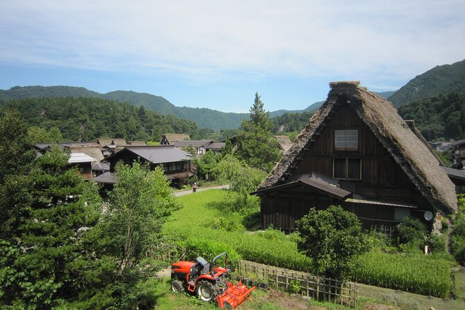 [One-day bus tour departing from Kanazawa Station] Shirakawa-go/Takayama tour platinum route bus tour - A Hida lunch with little fuss