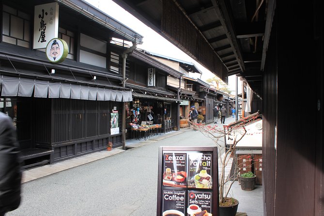 [One-day bus tour departing from Kanazawa Station] Shirakawa-go/Takayama tour platinum route bus tour - Hida Takayama from 1:15 to 3:00 p.m.