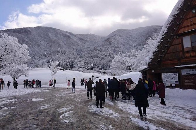 [One-day bus tour departing from Kanazawa Station] Shirakawa-go/Takayama tour platinum route bus tour - What you get for $101.65