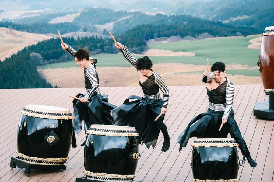 Open-air theater "Tao- no-Oka" Drum TAO Live performance - Who will enjoy this most