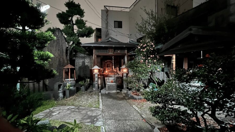 Osaka: Deep Backstreets Walking Tour with Dinner Option - Two food stalls in character-filled alleys